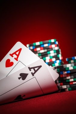 The dealer reveals their hand in real time Live dealer revealing cards